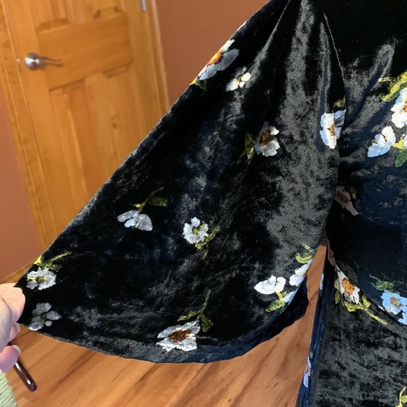 Be My Baby Velvet Mini Dress by (NWT)
Free People size 6 - Picture 3 of 6